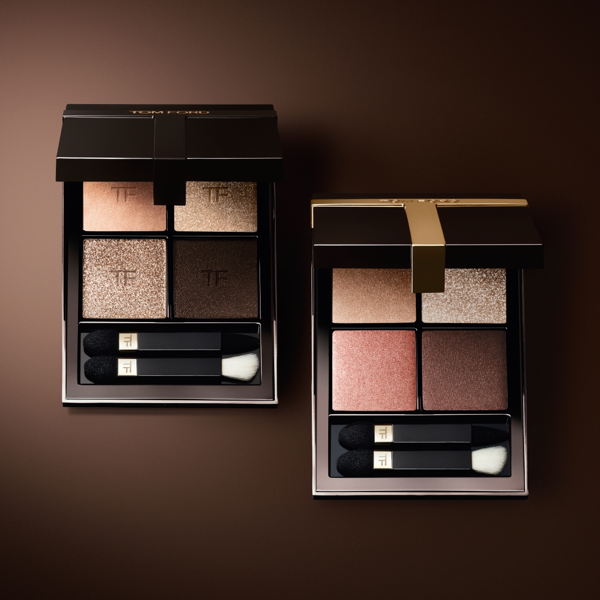 Duomenys apie „Tom Ford Eye Color Quad“ akių šešėlių paletes, kuriose yra keturių atspalvių akių šešėliai ir du aplikatoriai, skirti sukurti įvairius akių makiažo įvaizdžius.