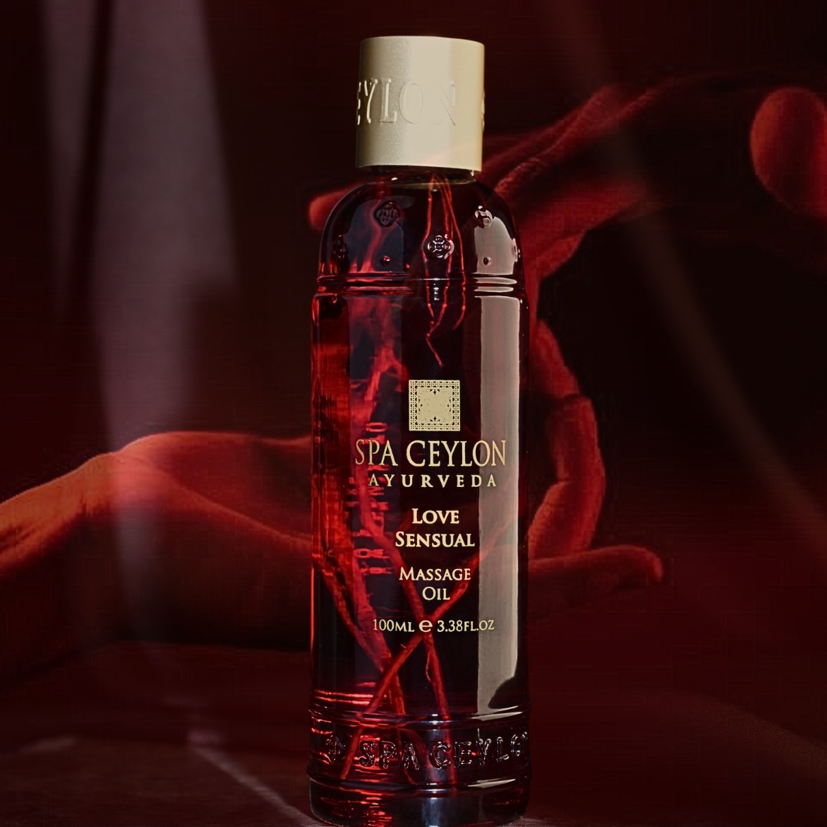 SPA CEYLON Ayurveda Love Sensual masažo aliejus rudame buteliuke su auksiniu dangteliu, 100 ml.