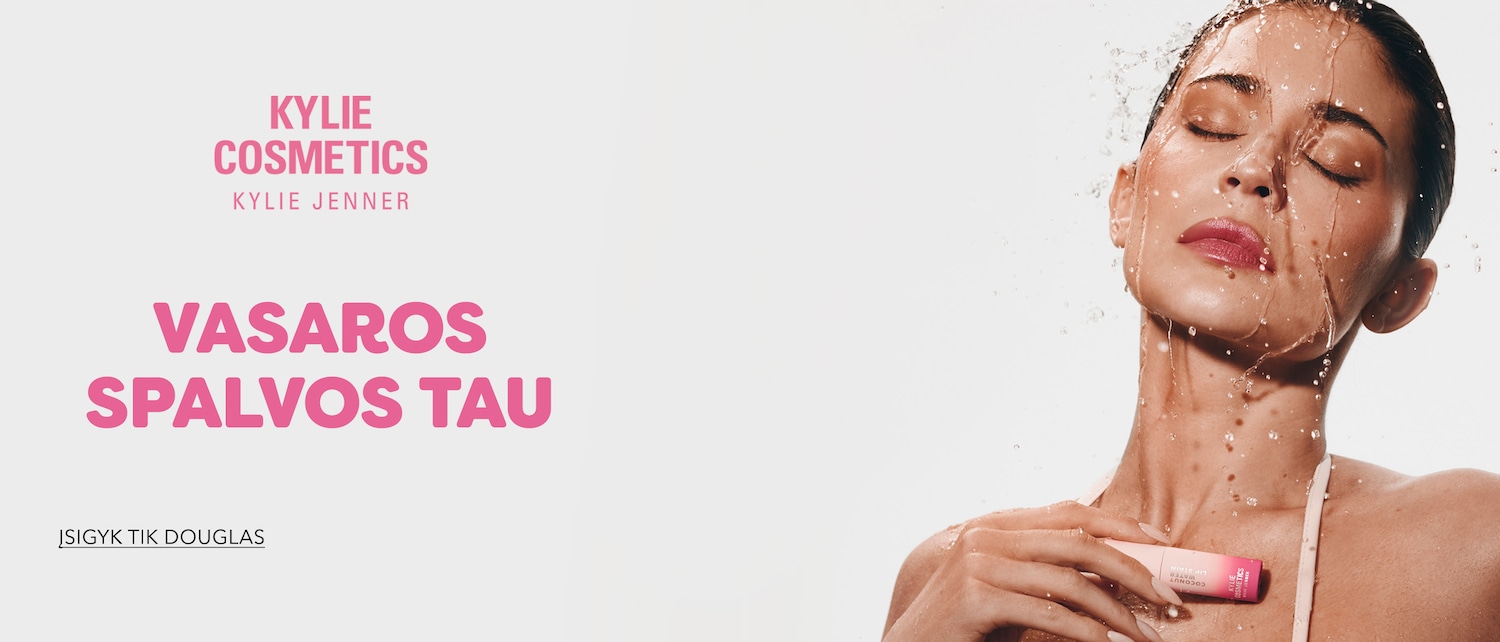 Kylie Cosmetics reklaminis vaizdas su grožio produktu ir vandens lašeliais.