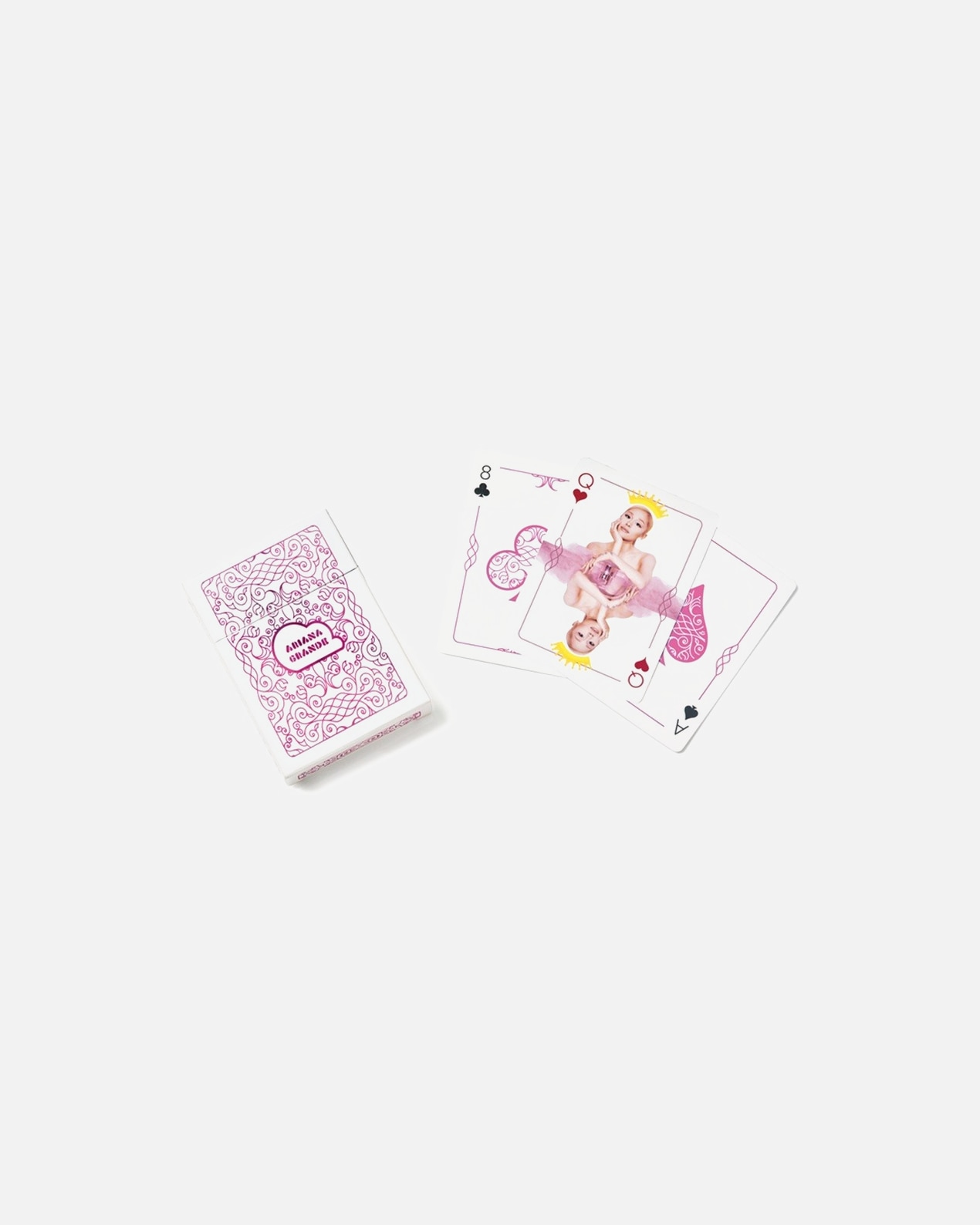 TIK INTERNETE! Perkant ARIANA GRANDE produktų už 69 € ir daugiau - DOVANA ARIANA GRANDE žaidimo korto.